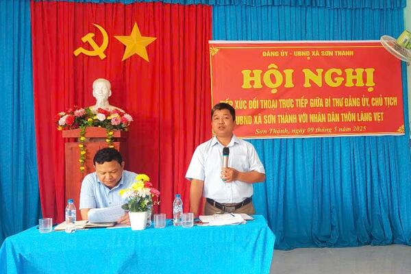 Đối thoại Bí thư Đảng ủy, Chủ tịch UBND xã với Nhân dân thôn Làng Vẹt